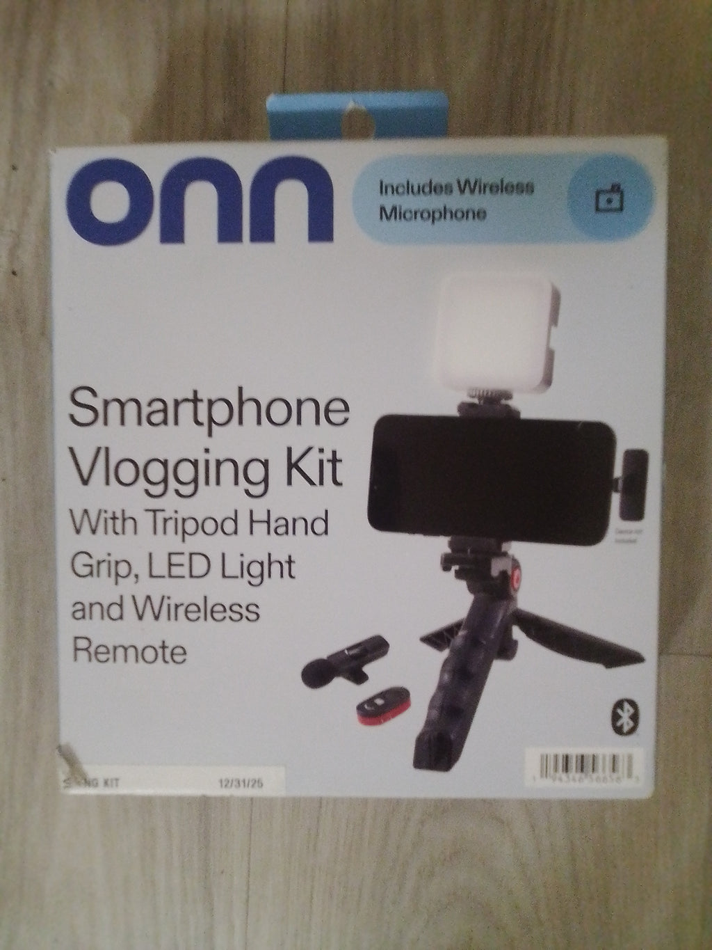 ONN smartphone vlogging kit